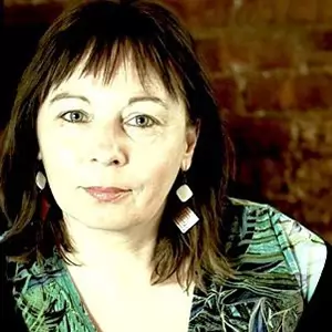 Lesley Young Songwriter & Guitarist